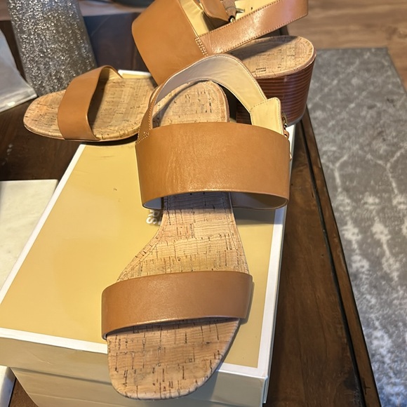 Michael Kor Sandal with 1 1/2” heel. Tan - Picture 2 of 3